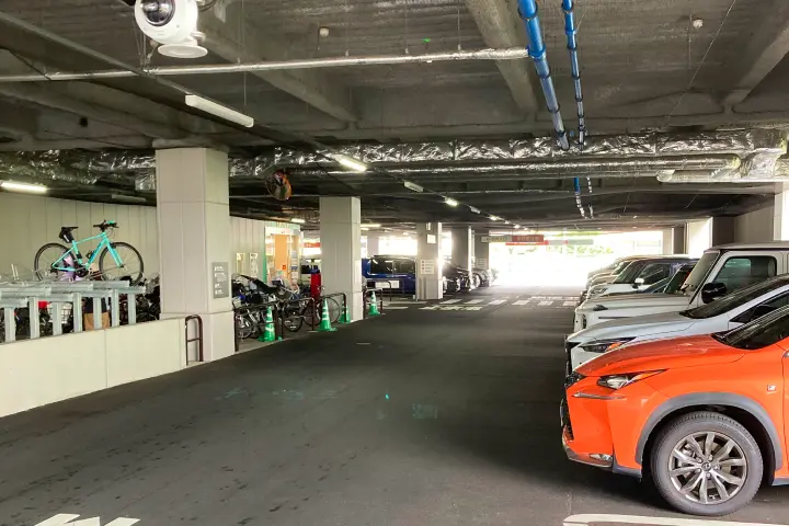 車番認証駐車場