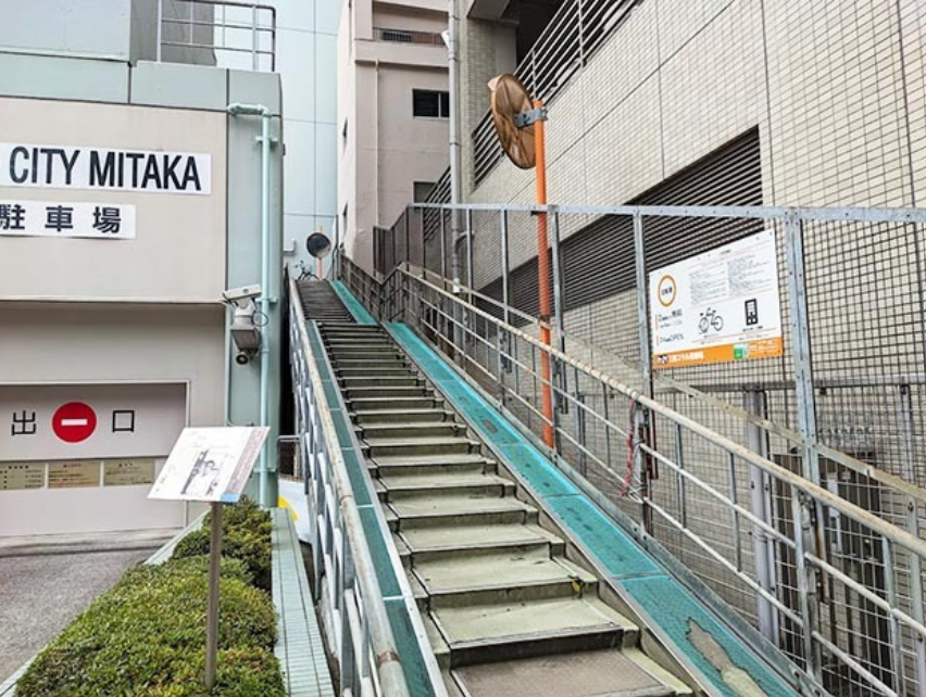 トラストパーク三鷹コラル駐輪場