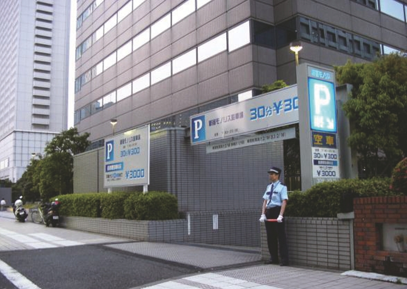 新宿モノリスビル駐車場